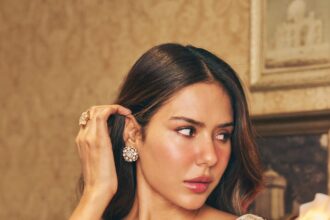 hunterfly Sonam Bajwa Reimagines the Classic Chikankari Saree With a Modern Twist 8
