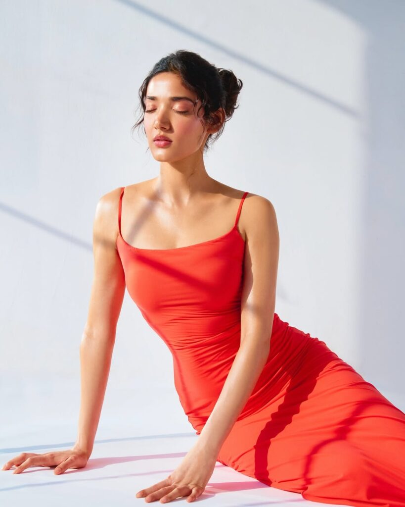 Valentine’s Day 2026: From Kriti Sanon to Shraddha Kapoor, 7 Bollywood Divas Turning Up the Heat in Red