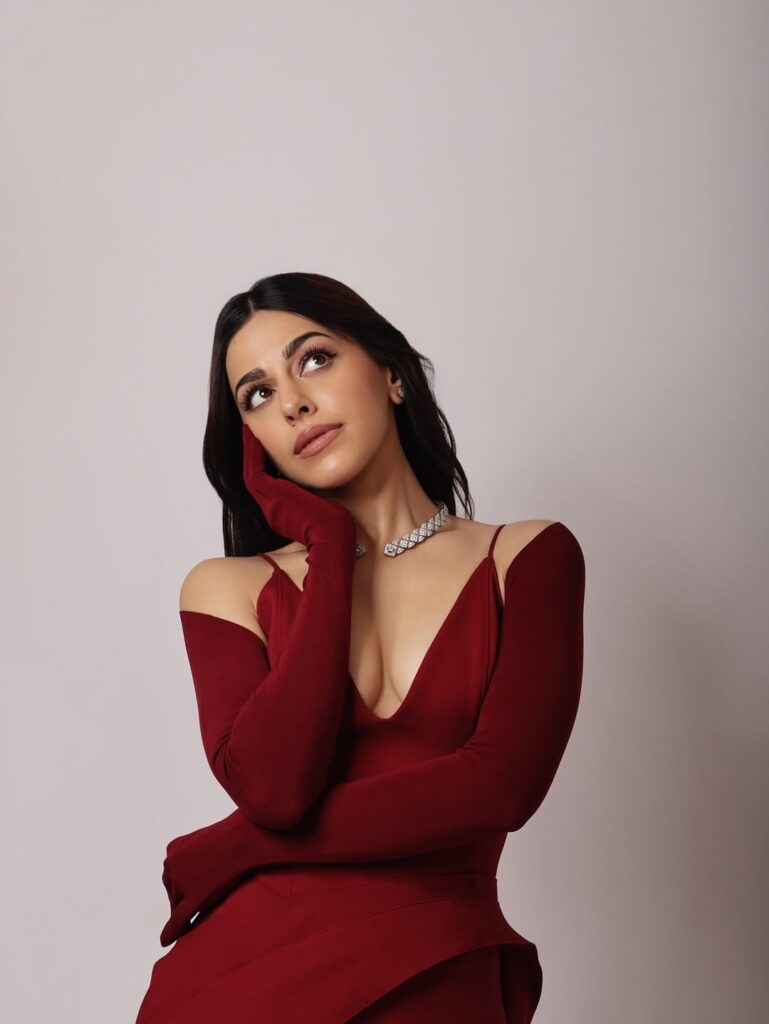 Valentine’s Day 2026: From Kriti Sanon to Shraddha Kapoor, 7 Bollywood Divas Turning Up the Heat in Red