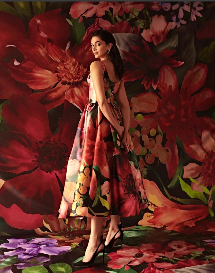 Hunterfly t 2026 02 09 000304 Mrunal Thakur’s floral dress
