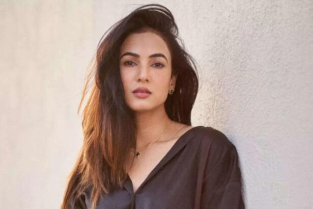 Sonal Chauhan stranded in Dubai amid flight cancellations