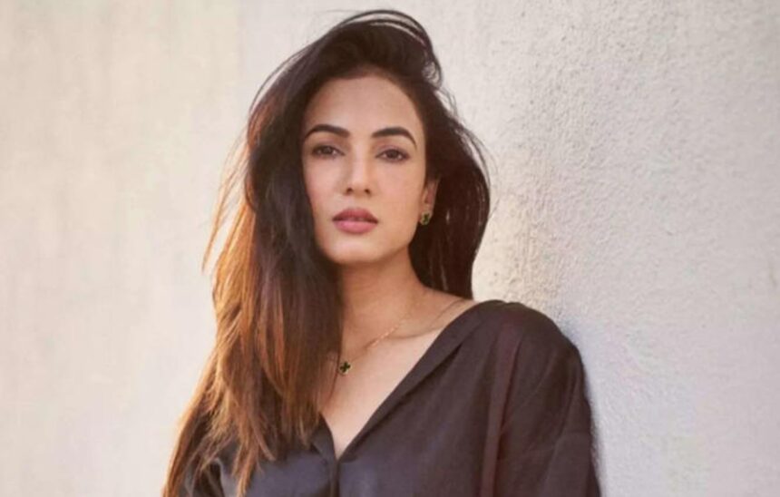 Sonal Chauhan stranded in Dubai amid flight cancellations