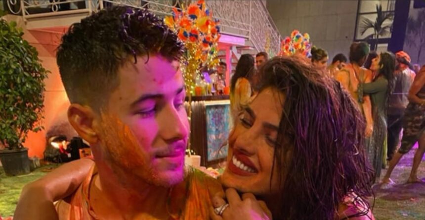 Hunterfly 026 03 04 151508 Nick Jonas and Priyanka Chopra celebrating Holi together in a colourful throwback photo