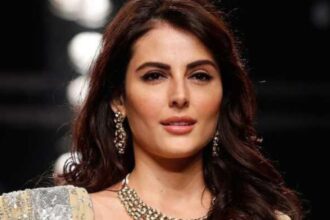 Hunterfly 026 03 05 173728 Mandana Karimi speaking about leaving India and returning to Iran
