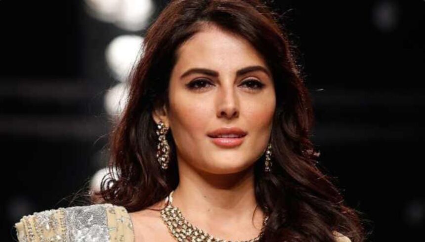 Mandana Karimi speaking about leaving India and returning to Iran