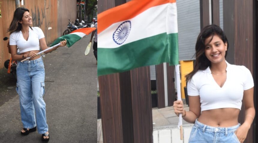 Hunterfly 026 03 07 205539 Anjali Arora posing with Indian national flag viral video controversy