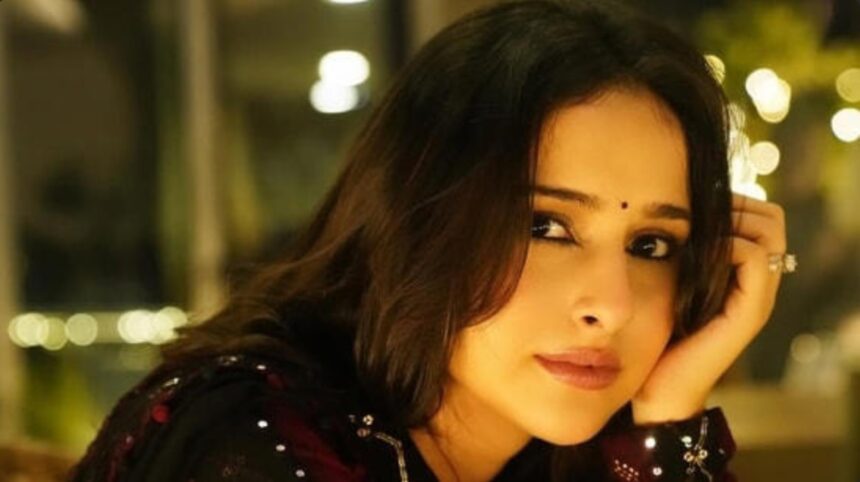 Sadia Khateeb performing Umrah in Saudi Arabia during Ramzan