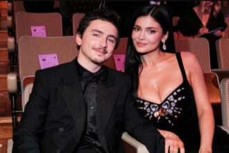 Hunterfly 026 03 12 001012 Kylie Jenner and Timothée Chalamet at an awards event