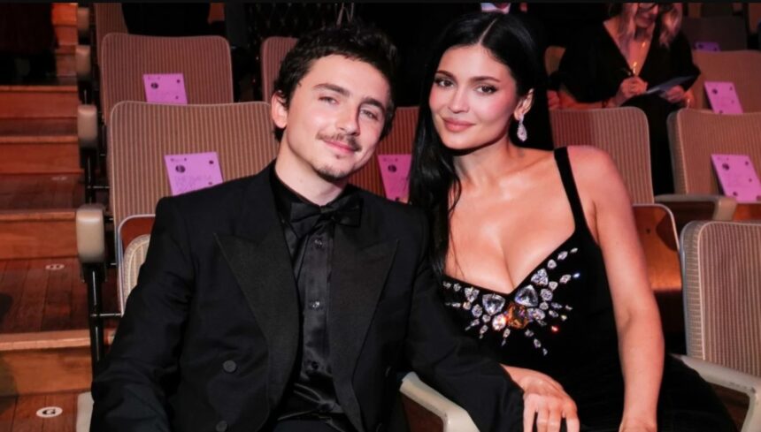 Hunterfly 026 03 12 001012 Kylie Jenner and Timothée Chalamet at an awards event