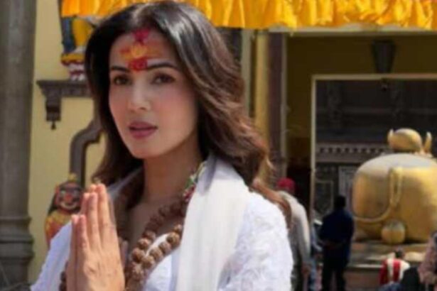 Hunterfly 026 03 28 194615 Sonal Chauhan at Pashupatinath Temple Nepal