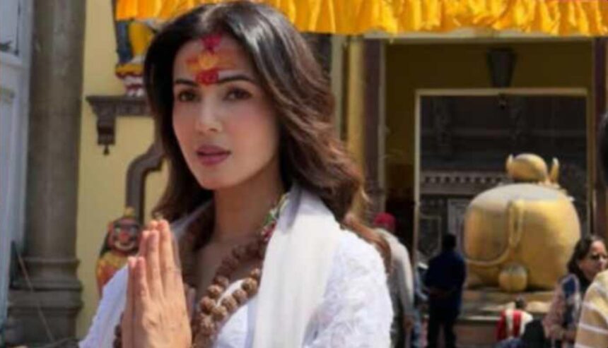 Sonal Chauhan at Pashupatinath Temple Nepal