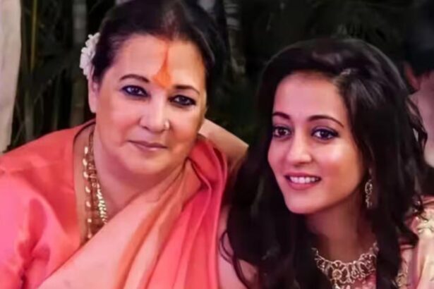 Hunterfly 026 03 31 084804 Raima Sen with Moon Moon Sen unseen family birthday photos