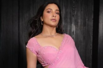 Hunterfly 2026 03 01 192446 Subhashree Ganguly with son Yuvaan during Dubai trip amid travel disruption