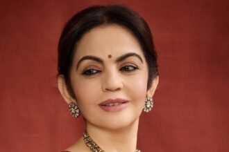 Nita Ambani Bandha Ikat saree Ram Navami look