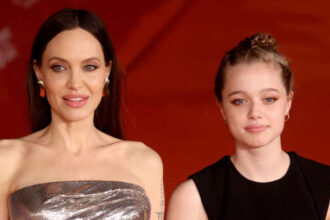 Hunterfly 5454 1 Celebrity mothers and daughters who look identical at the same age