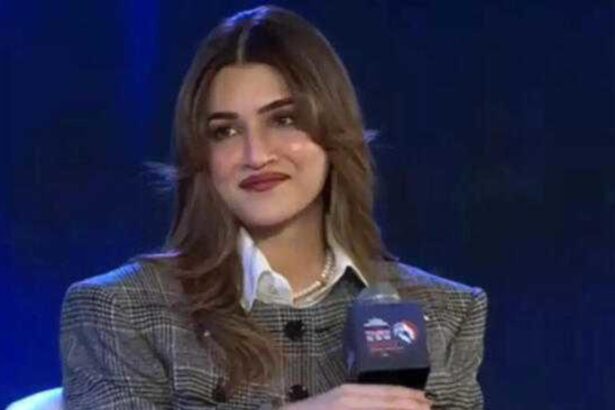 Hunterfly t 2026 03 28 212624 Kriti Sanon Times Now Summit 2026 stage appearance
