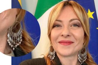 Giorgia Meloni Jhumka Selfie Viral