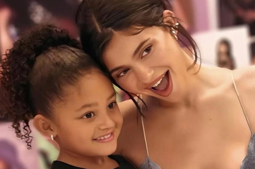 Hunterfly 2026 04 05 090610 Kylie Jenner shares Stormi’s school friends are fans of Travis Scott