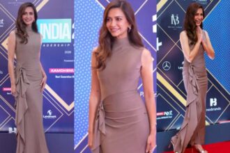 Hunterfly 2026 04 07 223828 Kriti Kharbanda bodycon dress look