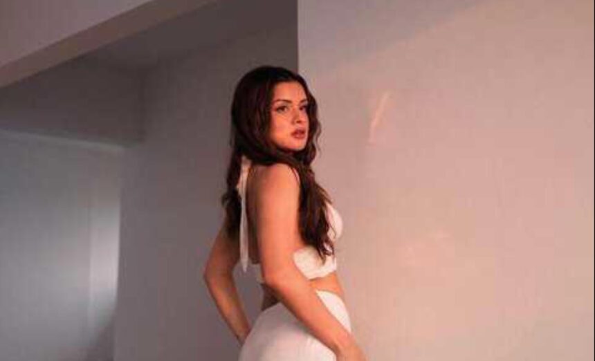 Hunterfly 2026 04 08 135243 Avneet Kaur Golden Hour Photoshoot