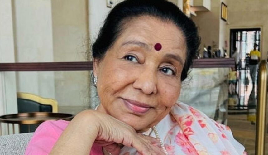 Asha Bhosle performance after injury Zeenat Aman tribute story