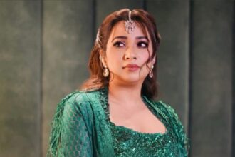 Shreya Ghoshal Santacruz West Apartment Purchase