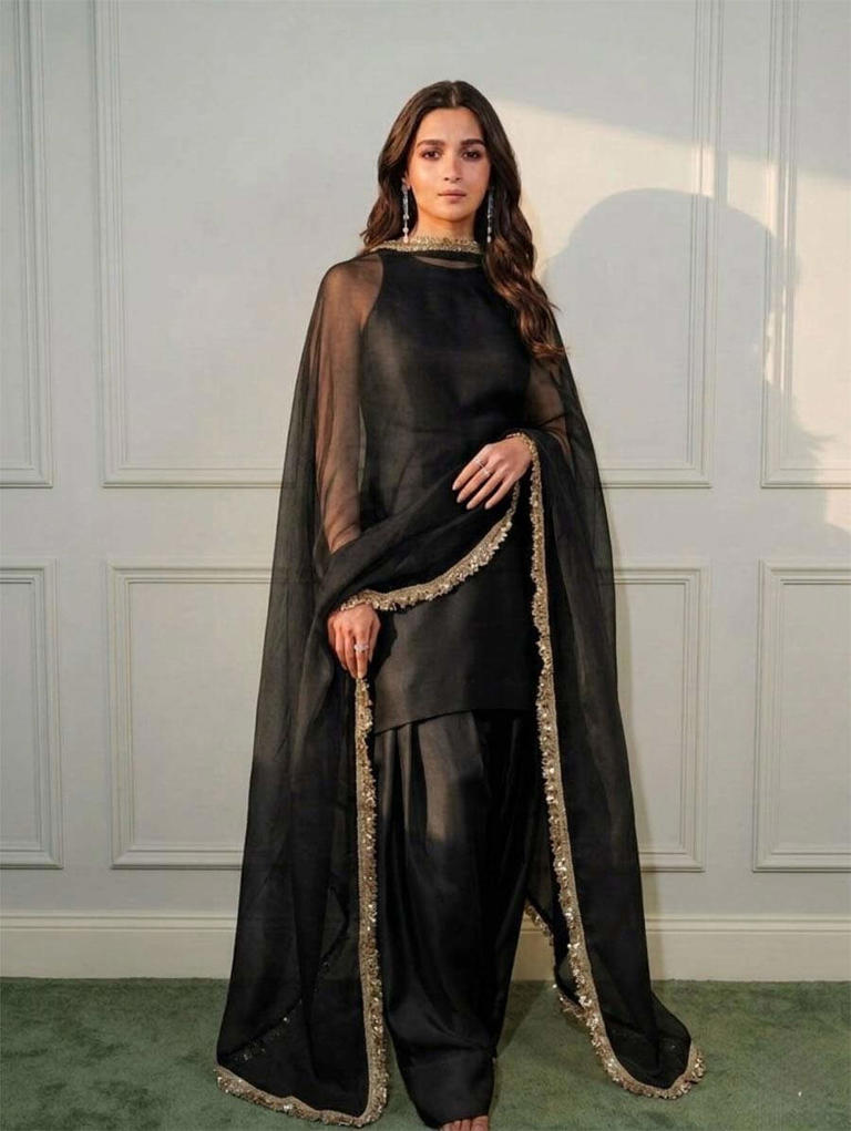 Hunterfly Alia Bhatt1