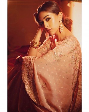 Hunterfly Anu Emmanuel 390