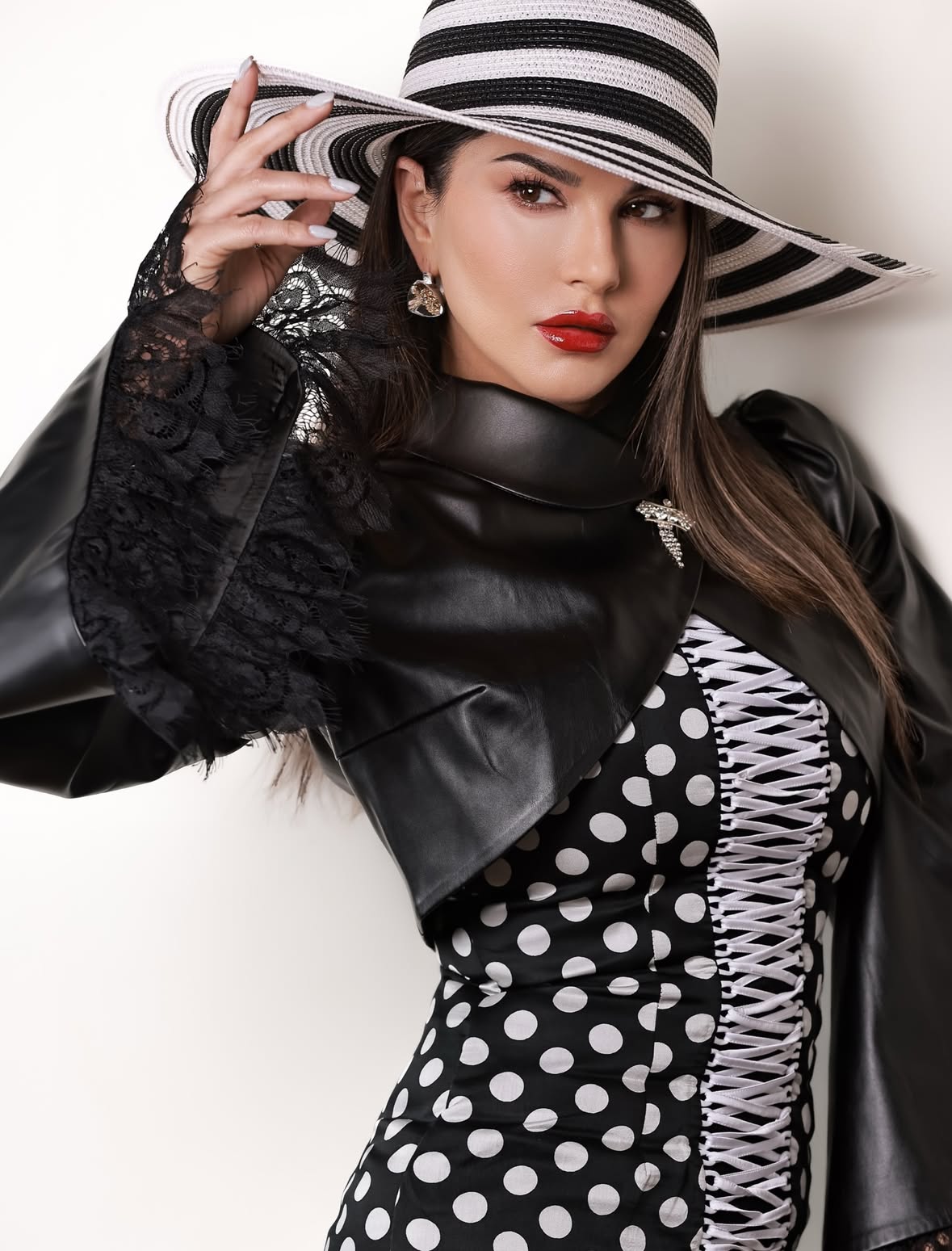 Hunterfly Sunny Leone 135 Hunterfly Sunny Leone 135