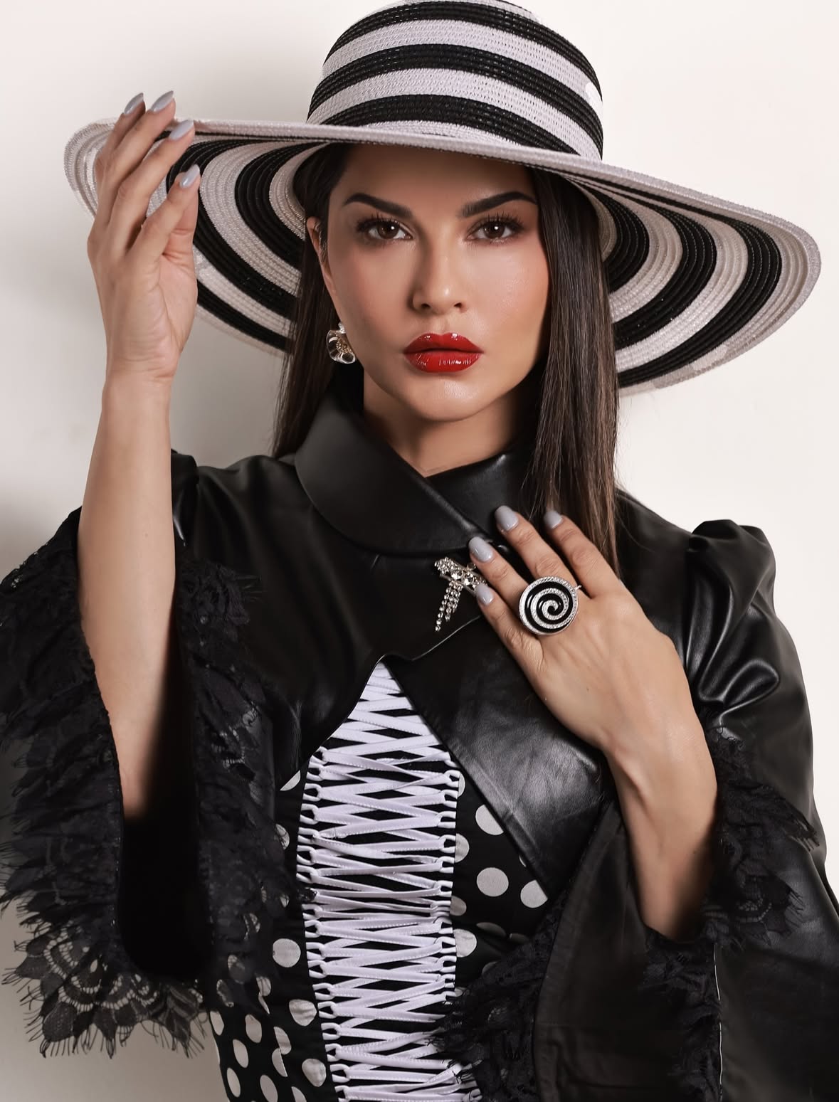 Hunterfly Sunny Leone 136 Hunterfly Sunny Leone 136