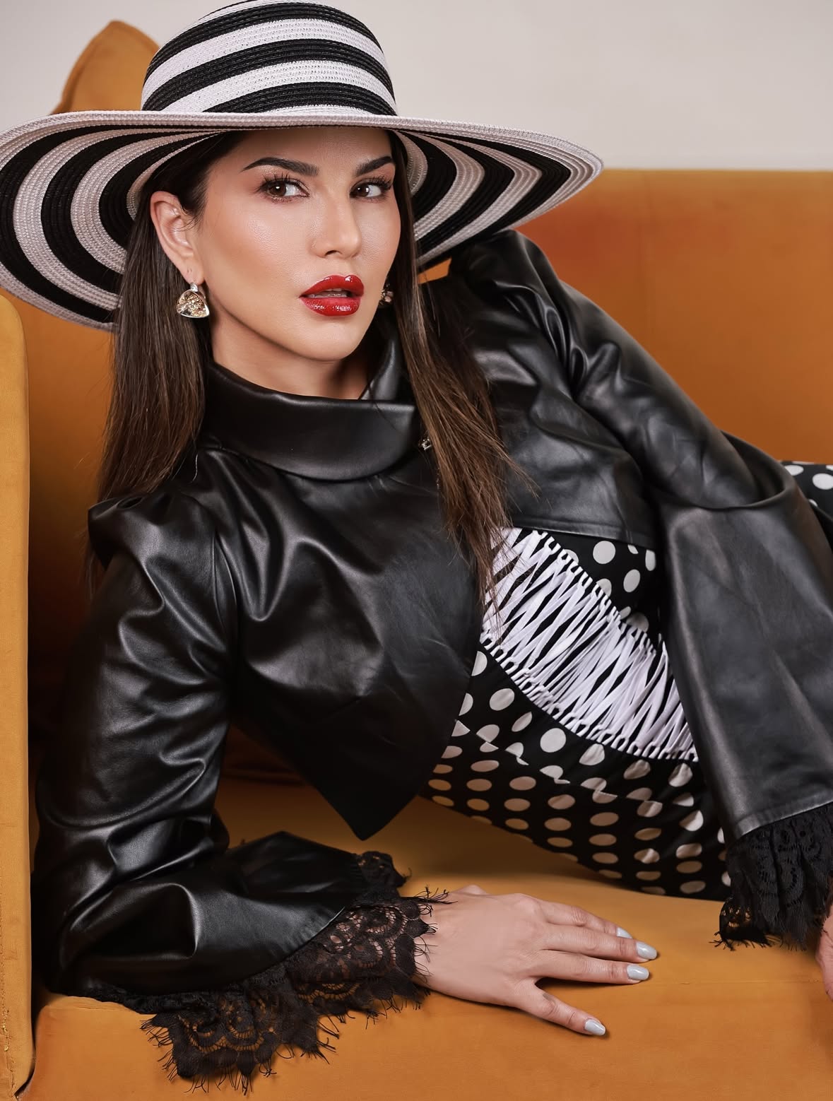 Hunterfly Sunny Leone 137 Hunterfly Sunny Leone 137