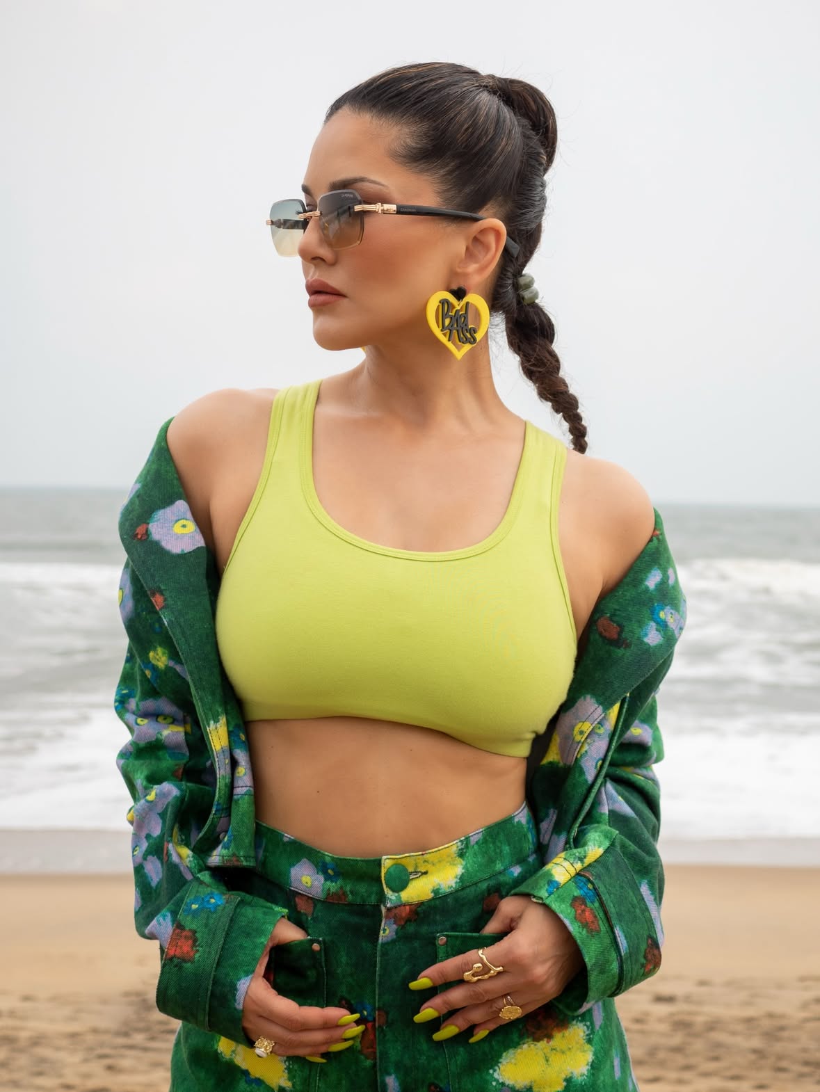 Hunterfly Sunny Leone 84