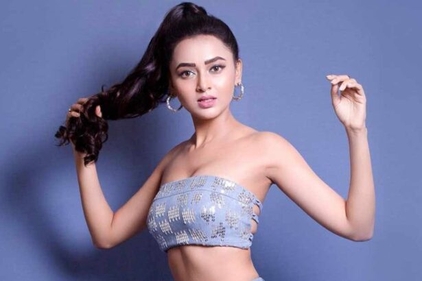 Hunterfly 026 05 06 153235 Tejasswi Prakash at Devil Wears Prada 2 Event