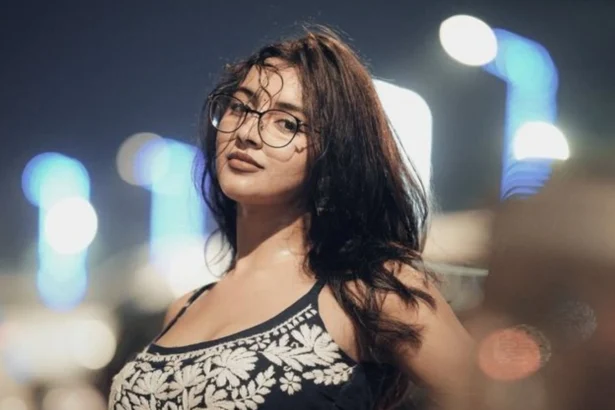 Woman wearing trendy kurti style outfit in 2026 fashion trend