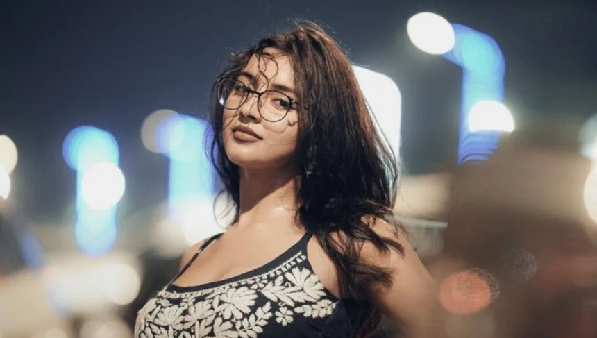 Woman wearing trendy kurti style outfit in 2026 fashion trend