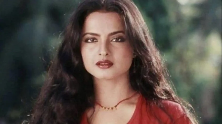 Hunterfly 026 05 18 235822 11zon Rekha Throwback Interview on Womanhood
