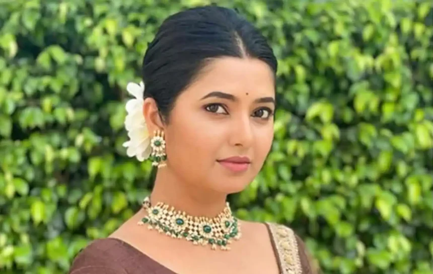 Hunterfly 026 05 21 130255 11zon Prajakta Mali Marathi actress and television host