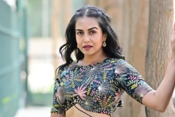 Kannada actress Aarthi Padubidri sharing a fashion statement on social media