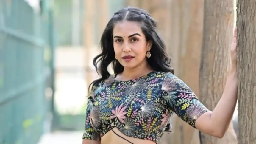Kannada actress Aarthi Padubidri sharing a fashion statement on social media