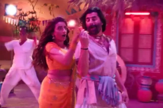 Hunterfly 026 05 27 153542 11zon Akshay Kumar and Akshara Singh in Ghis Ghis Ghis song