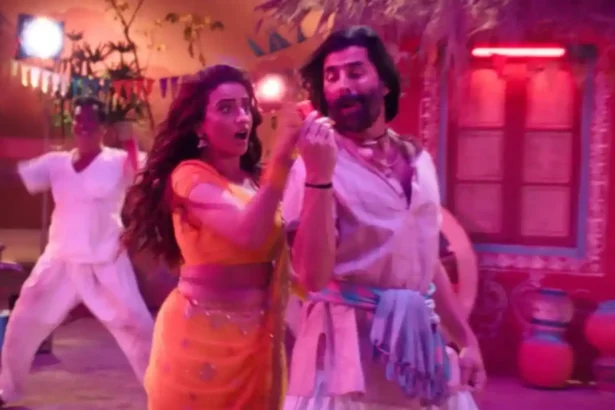 Hunterfly 026 05 27 153542 11zon Akshay Kumar and Akshara Singh in Ghis Ghis Ghis song