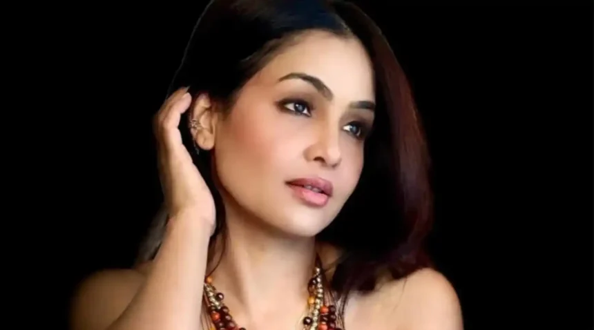 Hunterfly 026 05 28 124944 11zon Shubhangi Atre on Solo Living and Emotional Strength