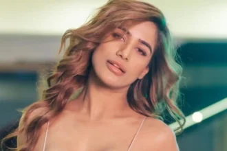 Hunterfly 026 05 30 123640 11zon Poonam Pandey speaking in an emotional Instagram video about online criticism