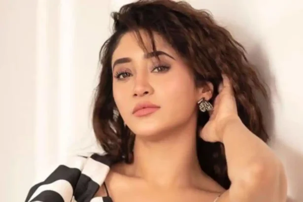 Shivangi Joshi and Harshad Chopda in Bade Achhe Lagte Hain 4