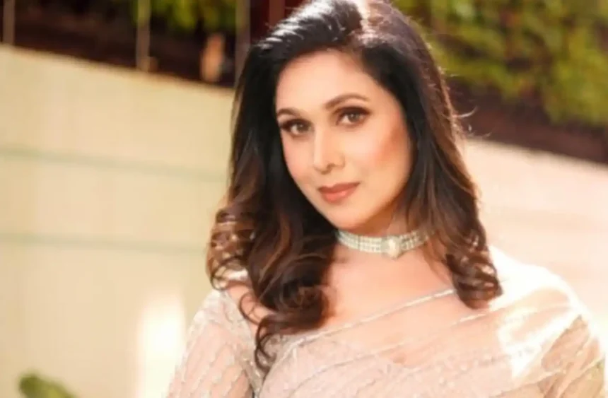 Meenakshi Seshadri announces acting comeback after returning to Mumbai