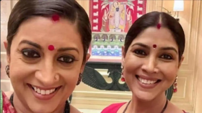 Hunterfly 2026 05 26 103925 11zon Smriti Irani and Sakshi Tanwar posing together in sarees