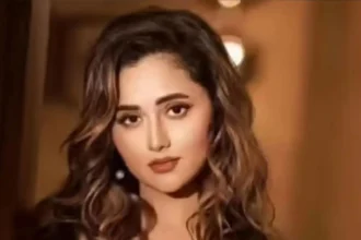 Hunterfly 2026 05 30 214931 11zon Rashami Desai speaking about her personal struggles and family relationships during an interview