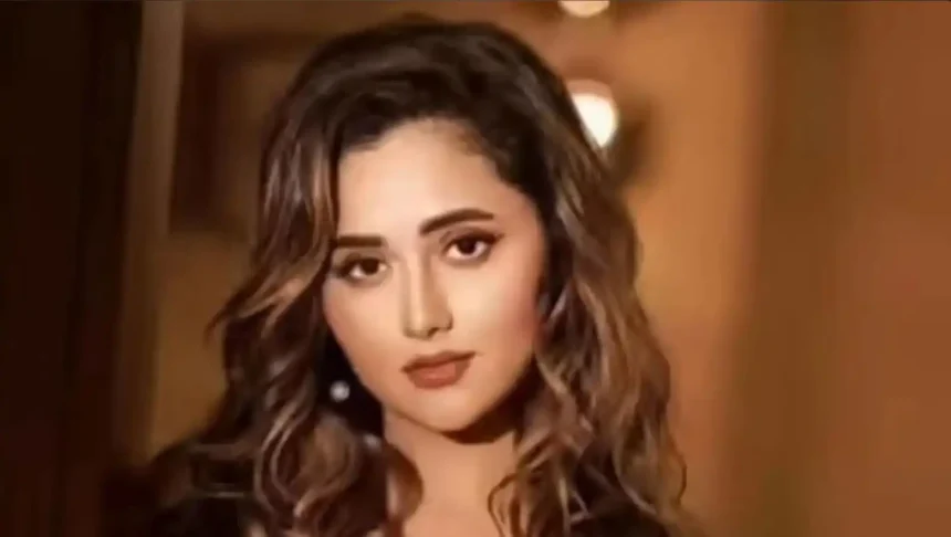 Hunterfly 2026 05 30 214931 11zon Rashami Desai speaking about her personal struggles and family relationships during an interview