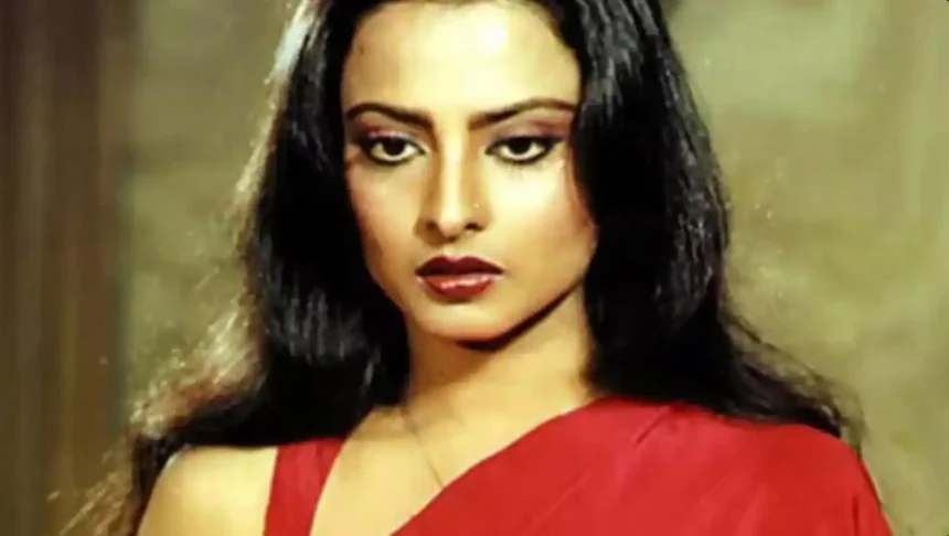 Hunterfly 26 05 24 133350 11zon Rekha speaking about Amitabh Bachchan in old interview