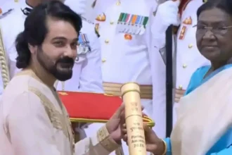 Hunterfly 26 05 26 180908 11zon Prosenjit Chatterjee receiving Padma Shri at Rashtrapati Bhavan